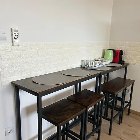 Ostello Acél Budget With Free Truck Parking *