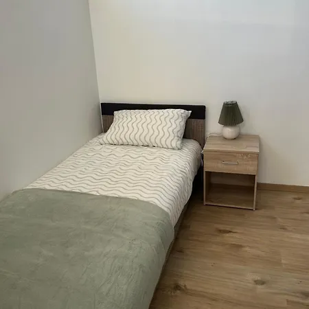 Ostello Acél Budget With Free Truck Parking Veszprém